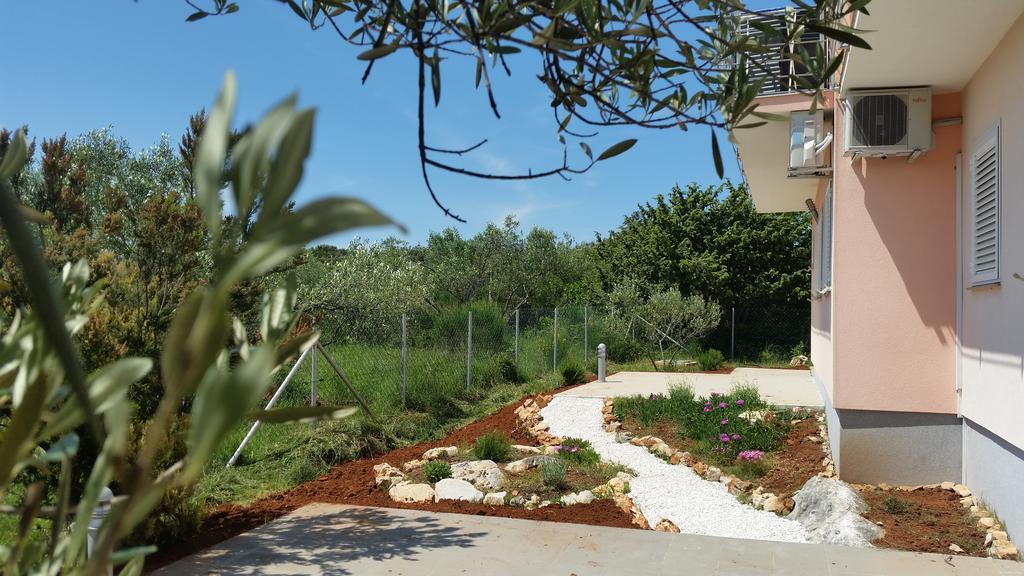 Olive Apartments Ugljan Extérieur photo